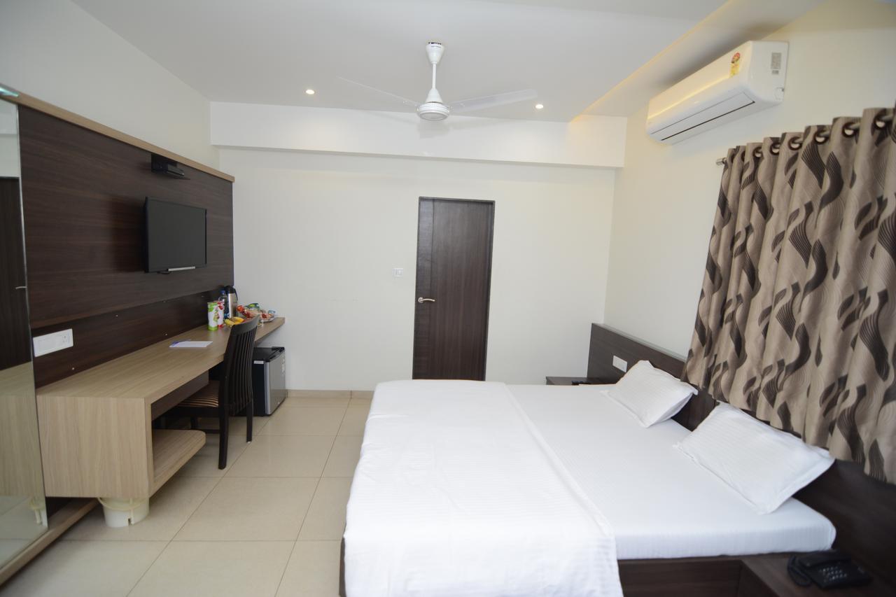 Hotel Kirti Jamnagar Ngoại thất bức ảnh