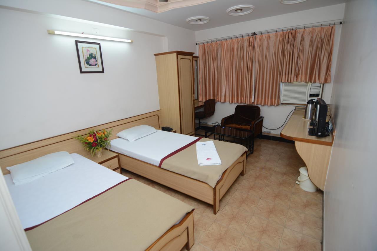 Hotel Kirti Jamnagar Ngoại thất bức ảnh