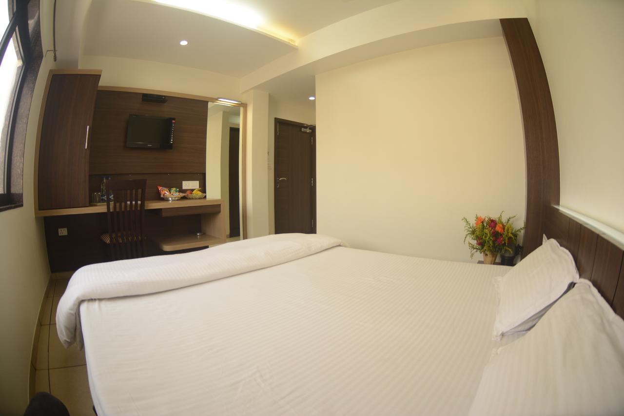 Hotel Kirti Jamnagar Ngoại thất bức ảnh
