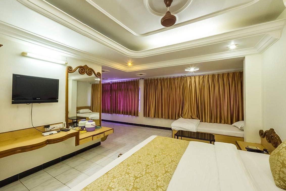 Hotel Kirti Jamnagar Ngoại thất bức ảnh