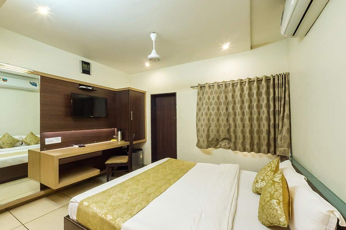 Hotel Kirti Jamnagar Ngoại thất bức ảnh