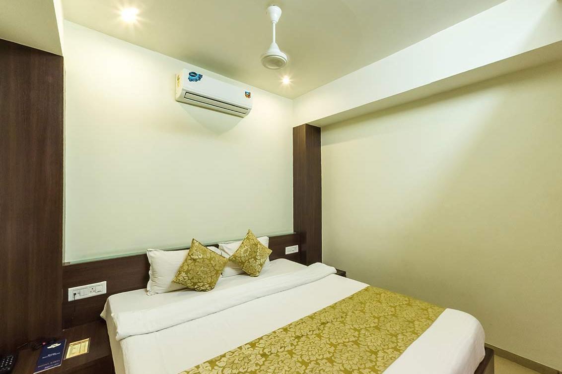 Hotel Kirti Jamnagar Ngoại thất bức ảnh