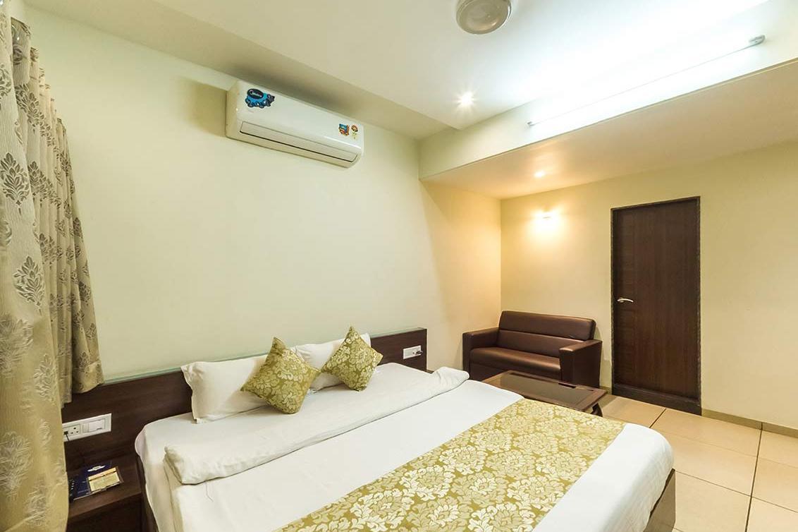 Hotel Kirti Jamnagar Ngoại thất bức ảnh