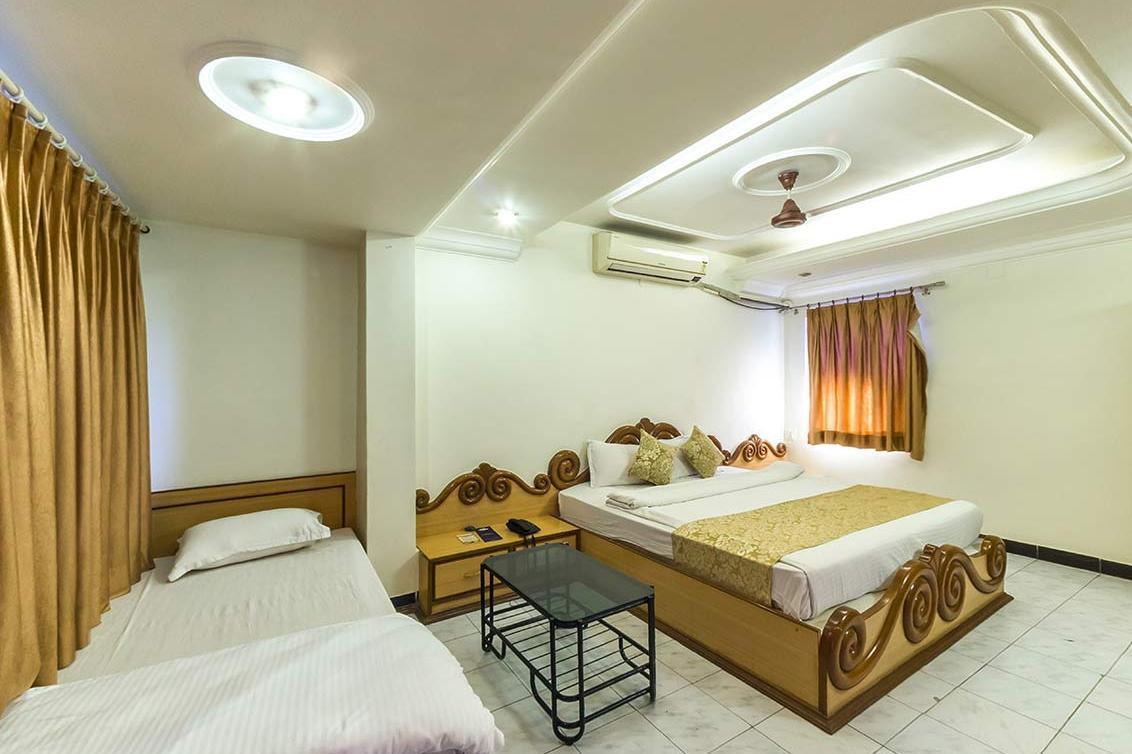 Hotel Kirti Jamnagar Ngoại thất bức ảnh