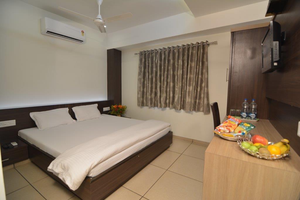 Hotel Kirti Jamnagar Ngoại thất bức ảnh