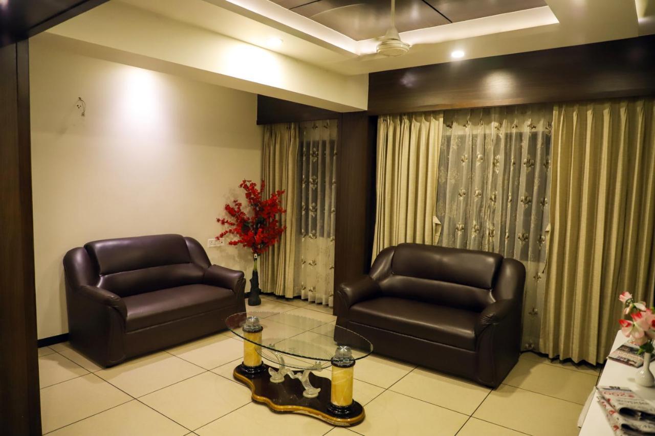 Hotel Kirti Jamnagar Ngoại thất bức ảnh